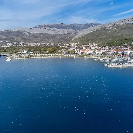 Apartman Apartman Lukiana***