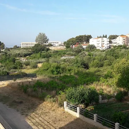 شقة Apartman Lukiana***