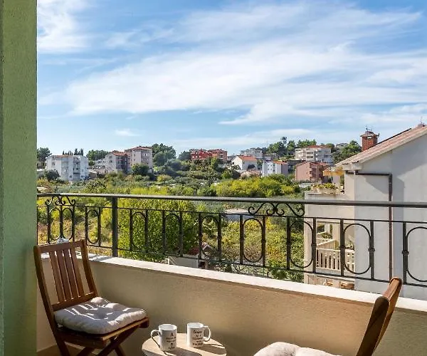 Apartman Lukiana*** *