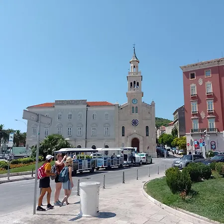 Apartman Lukiana*** *