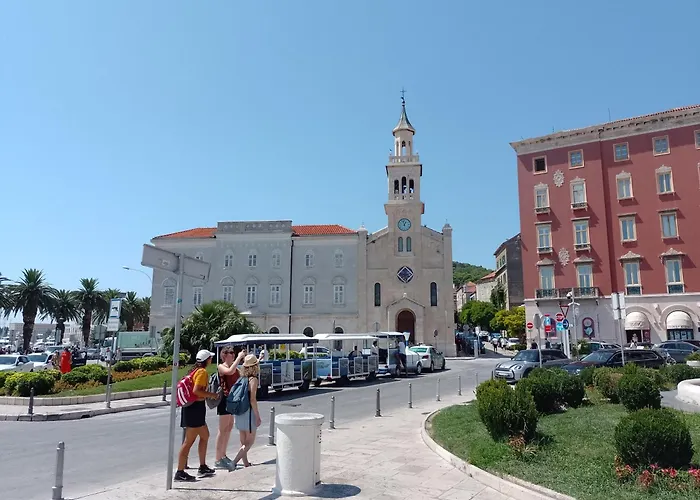 Apartman Lukiana*** *