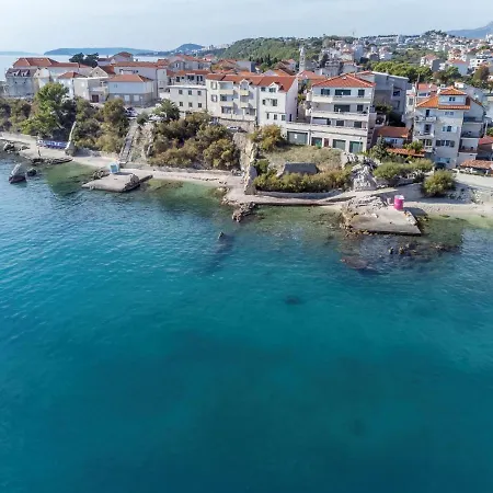 Apartment Apartman Lukiana*** *