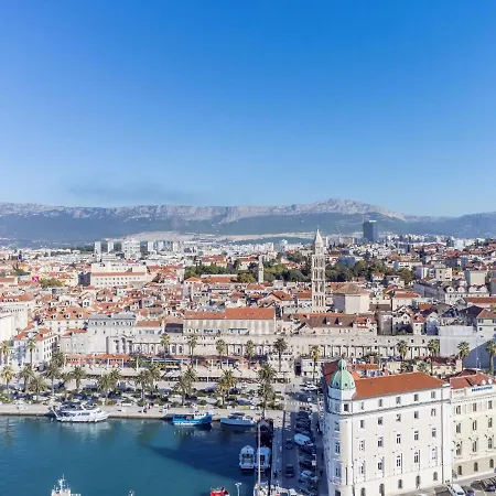 Apartment Apartman Lukiana***