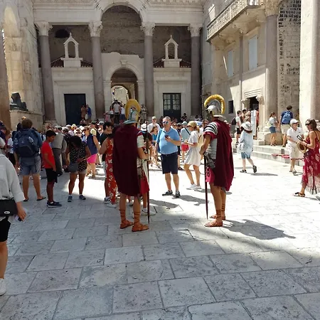 Apartment Apartman Lukiana***